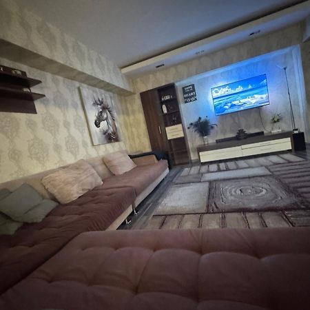 Luxury Lägenhet Bukarest Exteriör bild